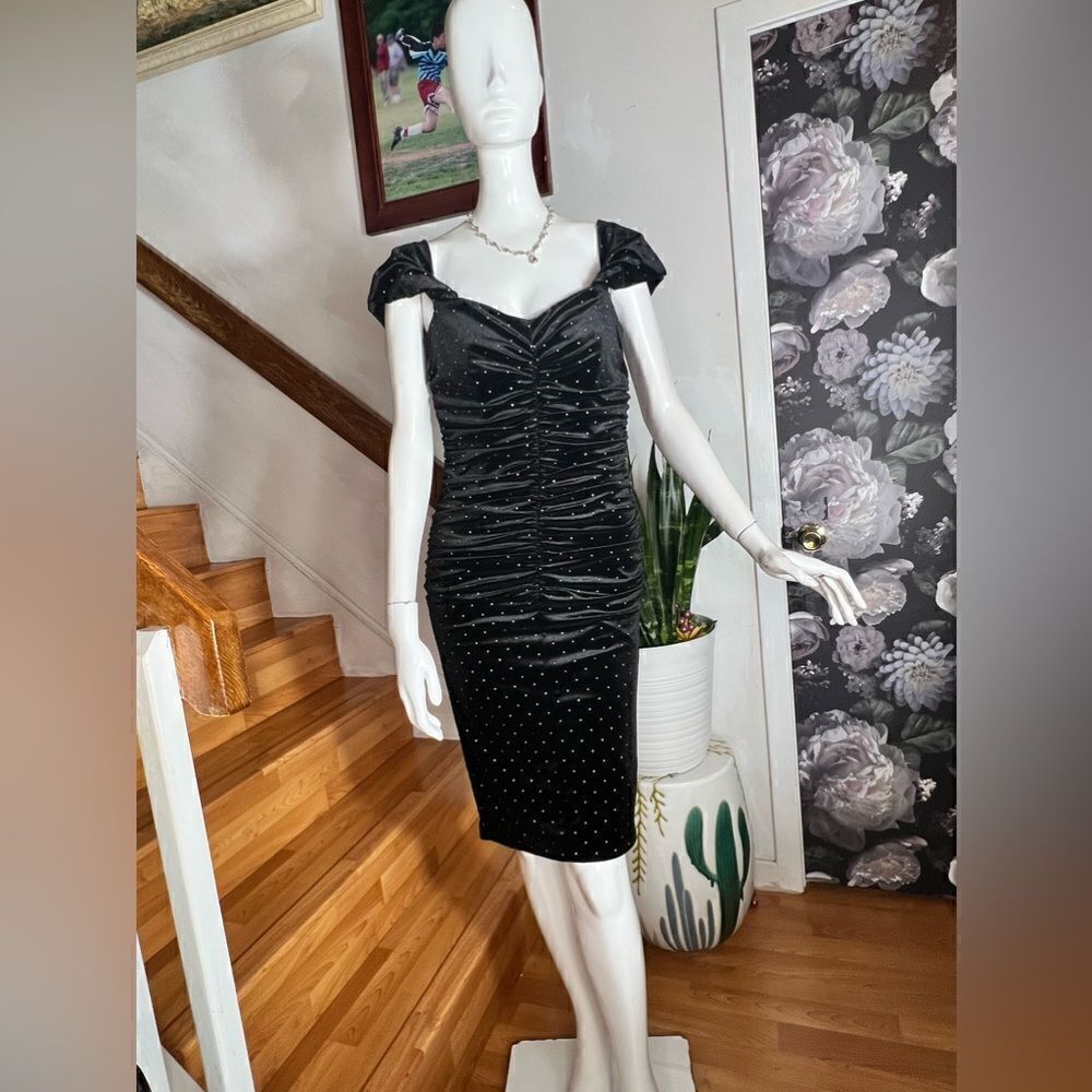 Black Halo
Sampson Dress
$415 original retail - Picture 6 of 8